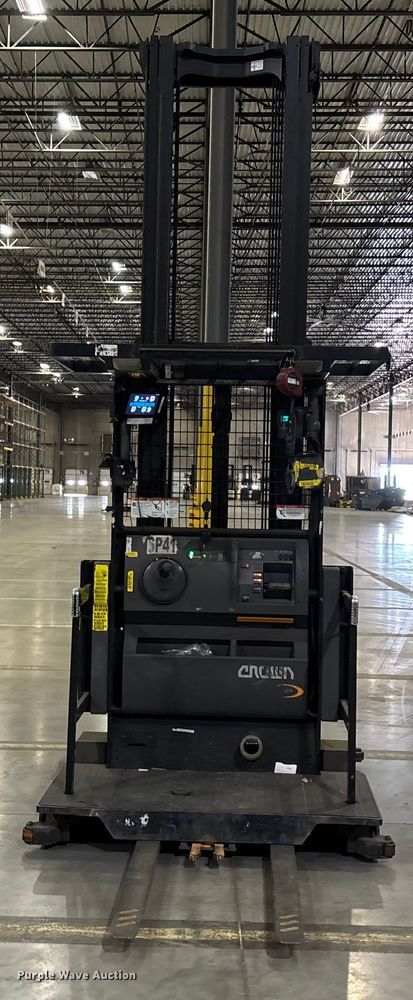 image for item EU4517 2018 Crown SP4050-30 order picker