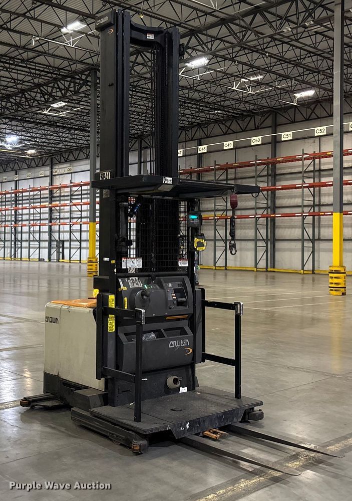 image for item EU4517 2018 Crown SP4050-30 order picker