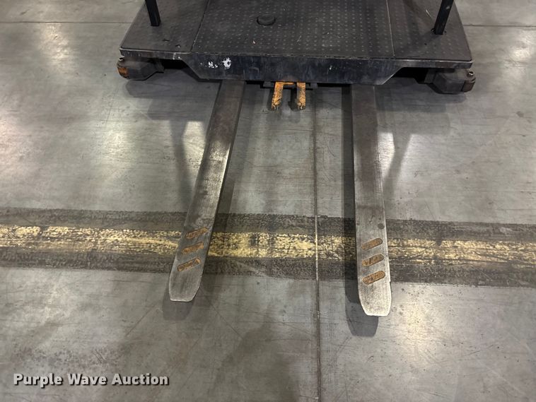 image for item EU4517 2018 Crown SP4050-30 order picker