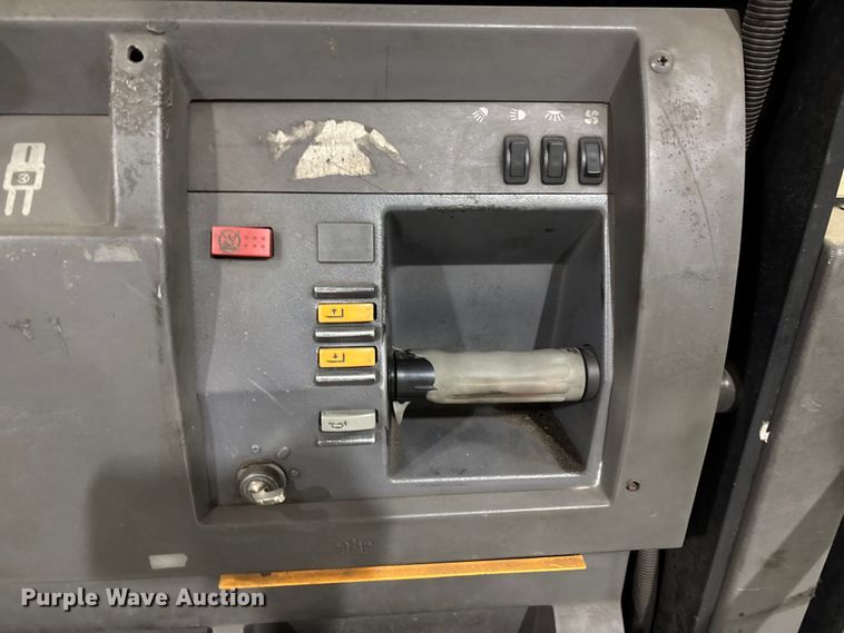 image for item EU4517 2018 Crown SP4050-30 order picker