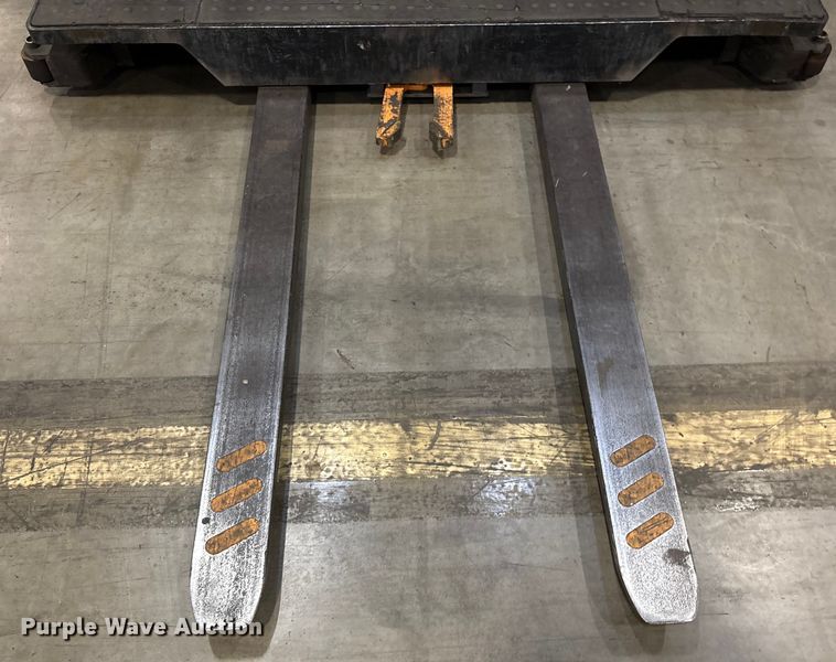 image for item EU4518 2018 Crown SP4050-30 order picker