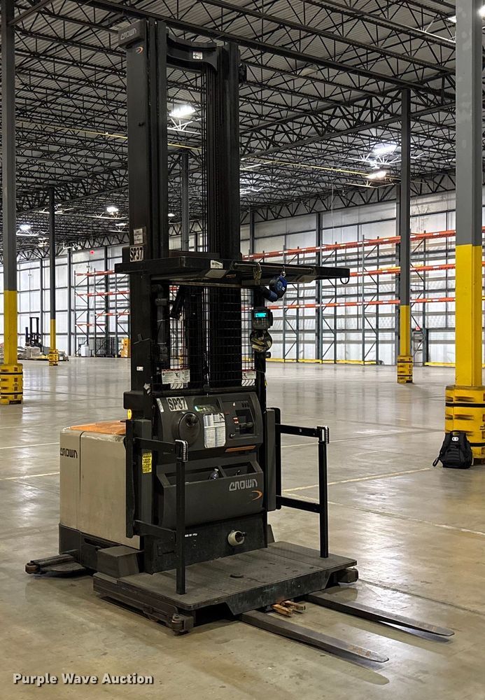 image for item EU4521 2018 Crown SP4050-30 order picker