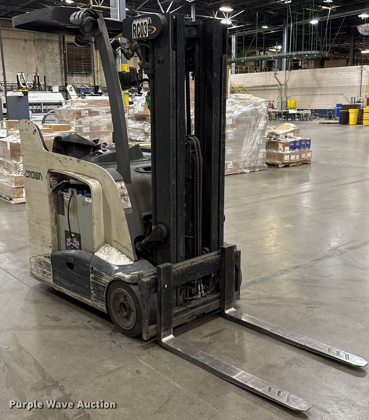 image for item EU4524 2017 Crown RC5545-40 order picker