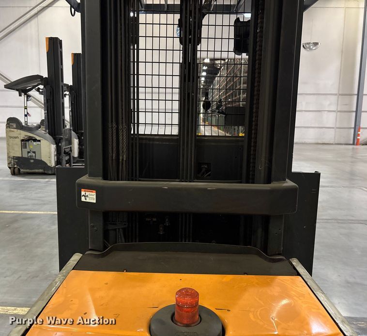 image for item EU4526 2018 Crown SP4050-30 order picker