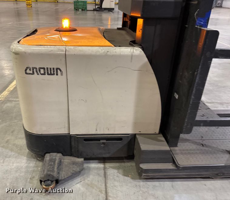 image for item EU4526 2018 Crown SP4050-30 order picker