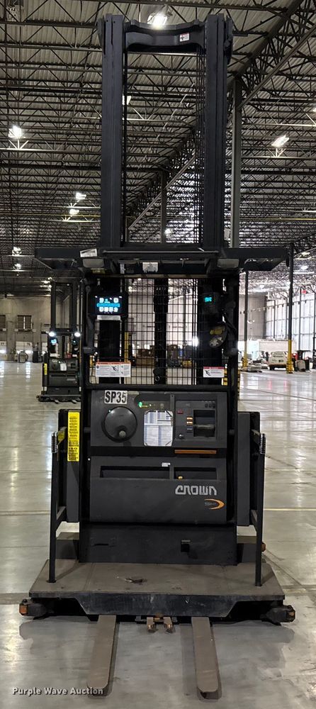 image for item EU4527 2018 Crown SP4050-30 order picker