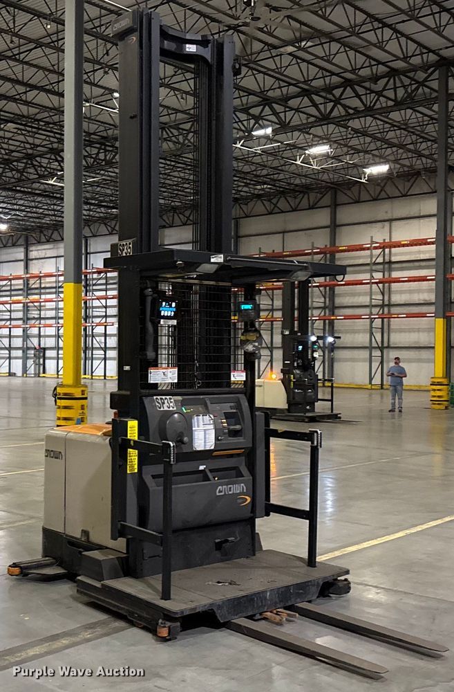 image for item EU4527 2018 Crown SP4050-30 order picker