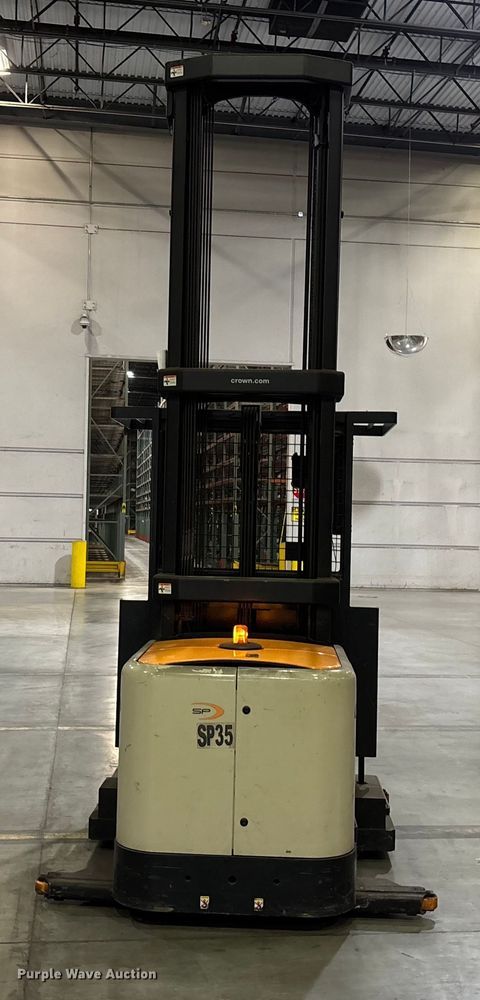 image for item EU4527 2018 Crown SP4050-30 order picker