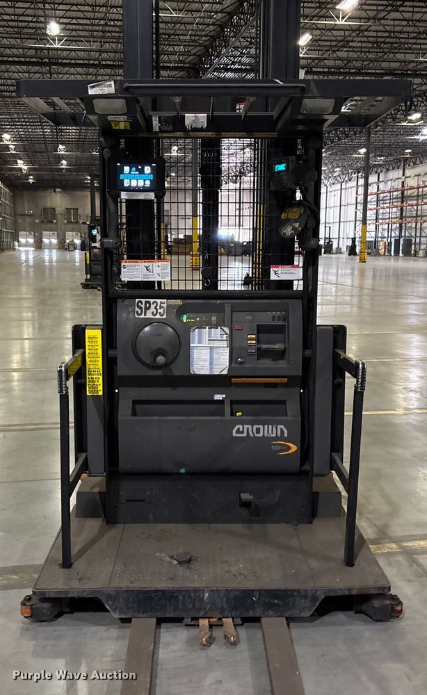 image for item EU4527 2018 Crown SP4050-30 order picker