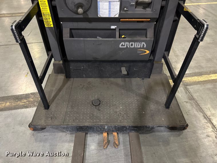 image for item EU4527 2018 Crown SP4050-30 order picker