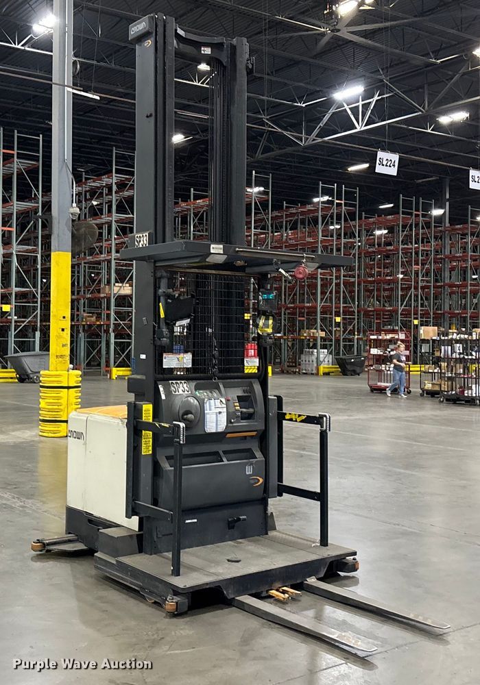 image for item EU4528 2018 Crown SP4050-30 order picker