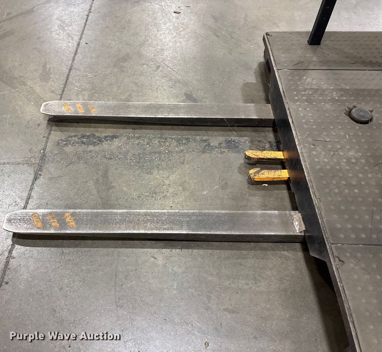 image for item EU4528 2018 Crown SP4050-30 order picker