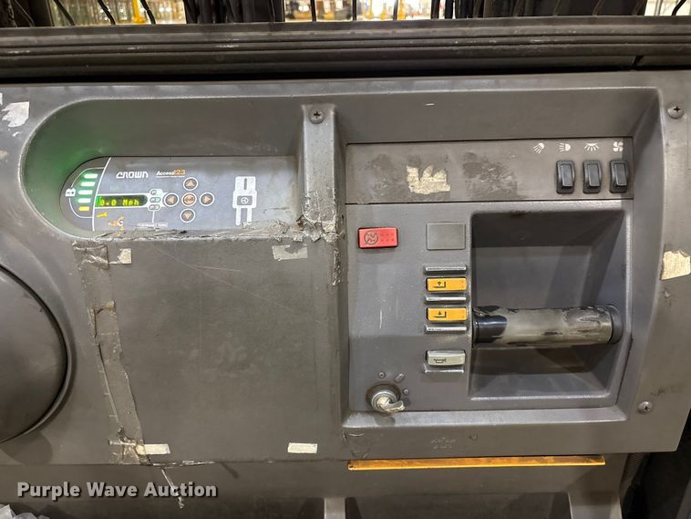 image for item EU4533 2018 Crown SP4050-30 order picker