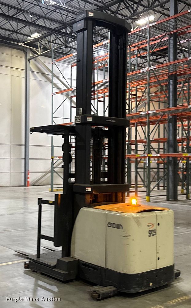 image for item EU4536 2018 Crown SP4050-30 order picker