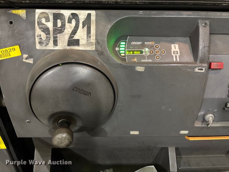 image for item EU4538 2018 Crown SP4050-30 order picker