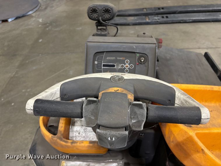 image for item EU4544 2020 Crown PC4500-80 pallet jack