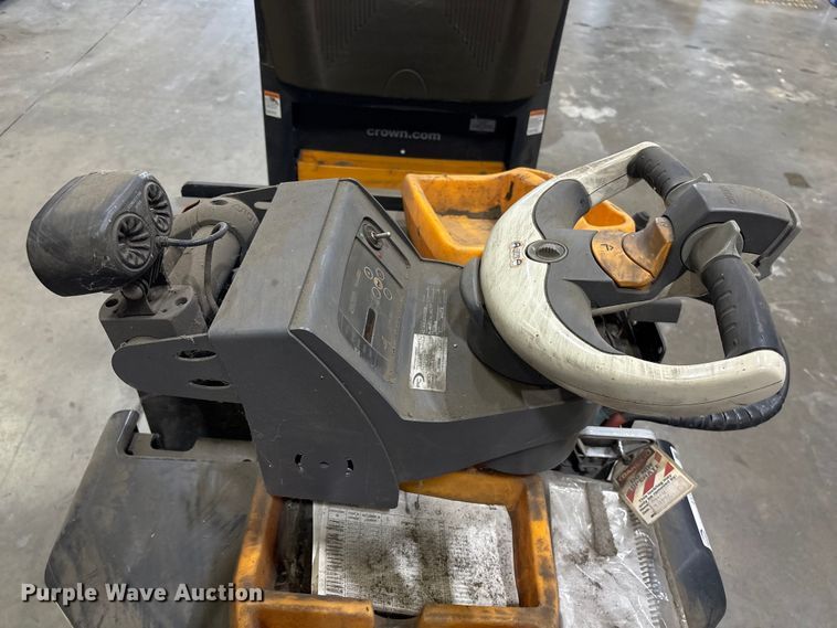 image for item EU4544 2020 Crown PC4500-80 pallet jack