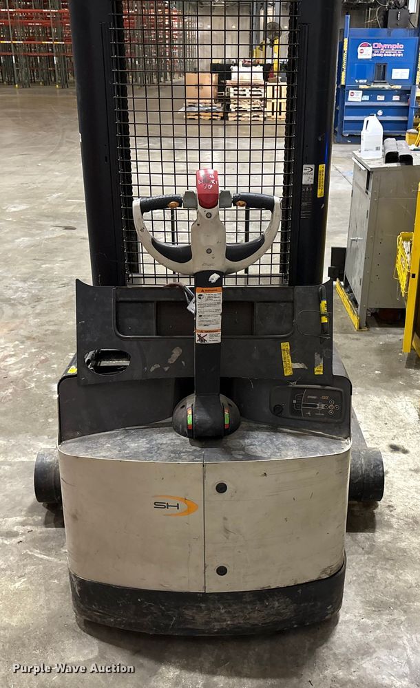 image for item EU4545 2008 Crown SH5520-40 pallet stacker