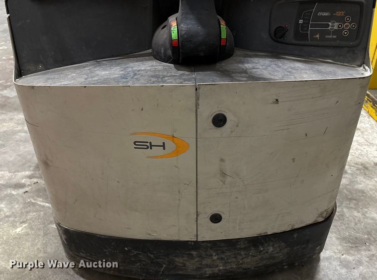 image for item EU4545 2008 Crown SH5520-40 pallet stacker