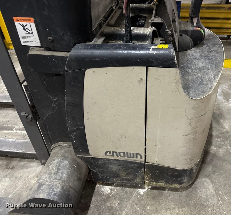 image for item EU4545 2008 Crown SH5520-40 pallet stacker