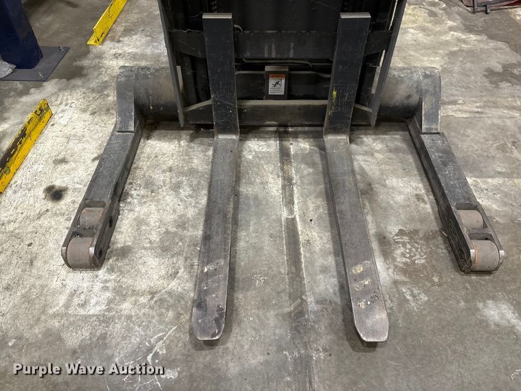 image for item EU4545 2008 Crown SH5520-40 pallet stacker