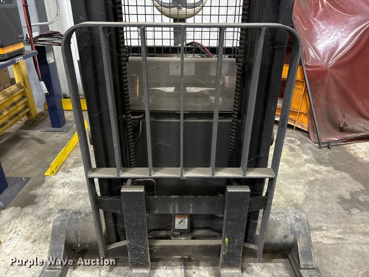 image for item EU4545 2008 Crown SH5520-40 pallet stacker