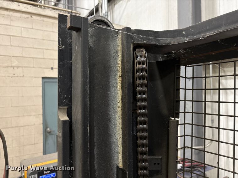 image for item EU4545 2008 Crown SH5520-40 pallet stacker