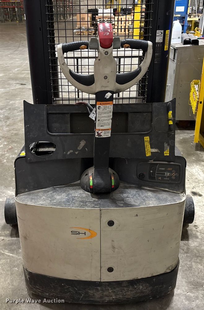 image for item EU4545 2008 Crown SH5520-40 pallet stacker