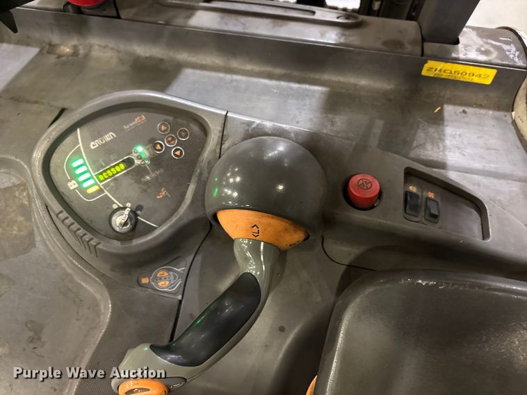 image for item EU4546 2017 Crown RC5545-45 forklift