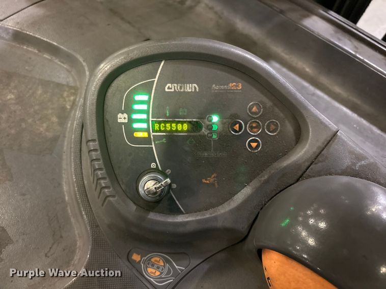 image for item EU4546 2017 Crown RC5545-45 forklift