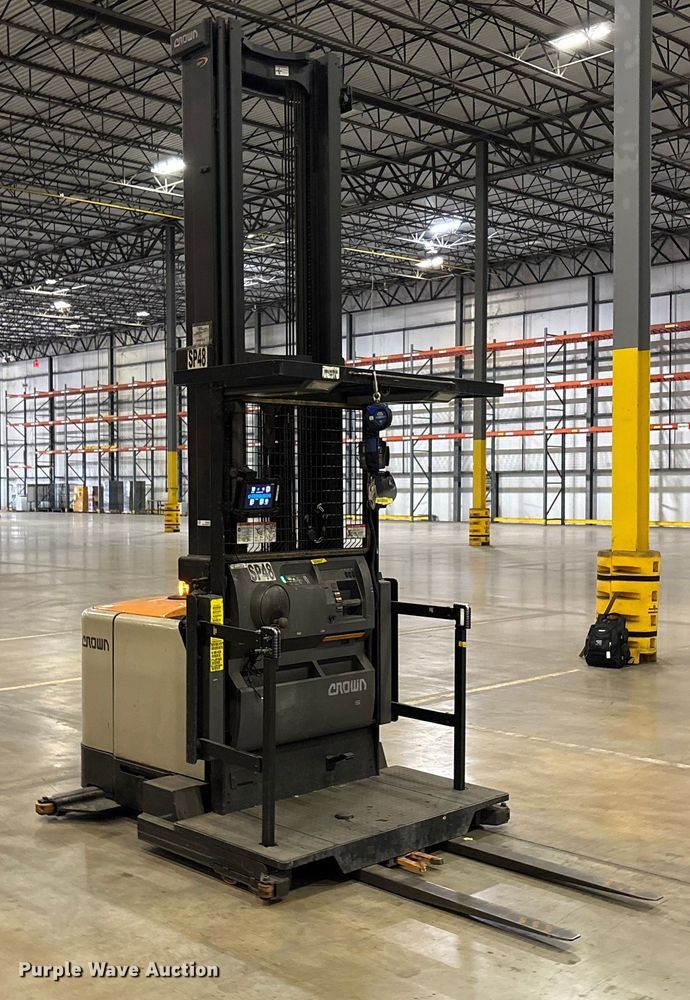 image for item EU4553 2020 Crown SP4050-30 order picker