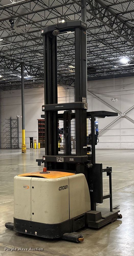 image for item EU4553 2020 Crown SP4050-30 order picker