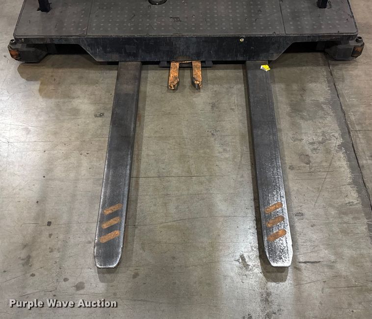 image for item EU4553 2020 Crown SP4050-30 order picker