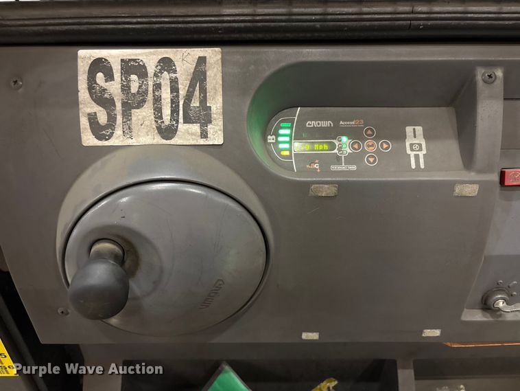 image for item EU7001 2017 Crown SP4050-30 order picker