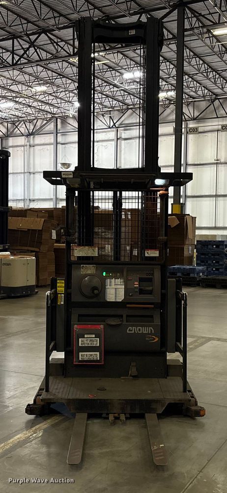 image for item EU7002 2017 Crown SP4050-30 order picker