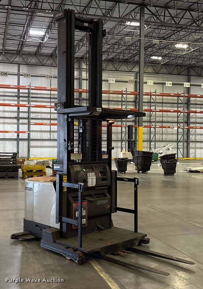 image for item EU7002 2017 Crown SP4050-30 order picker