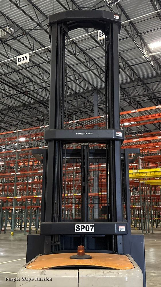 image for item EU7002 2017 Crown SP4050-30 order picker