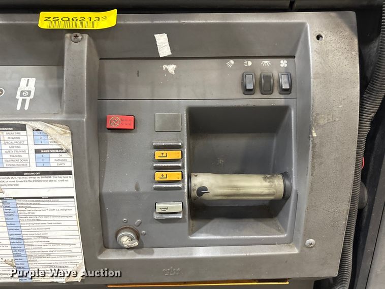 image for item EU7004 2018 Crown SP4050-30 order picker