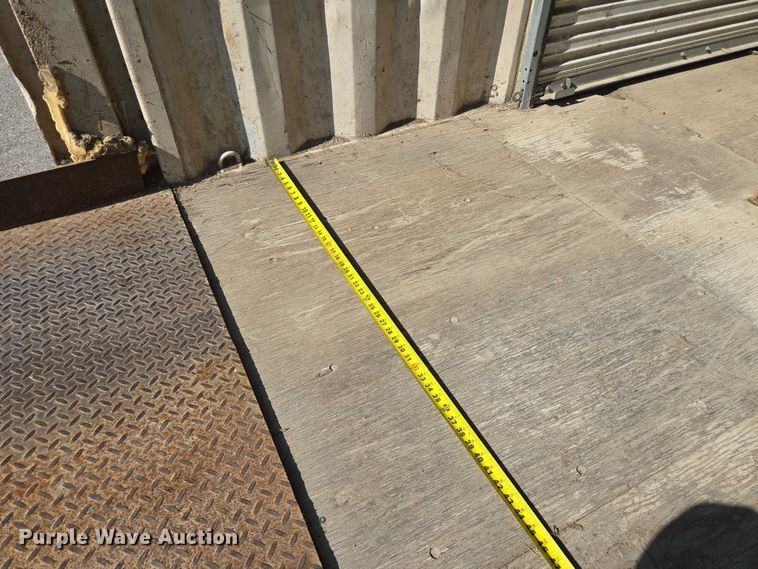 image for item EV1550 Loading dock