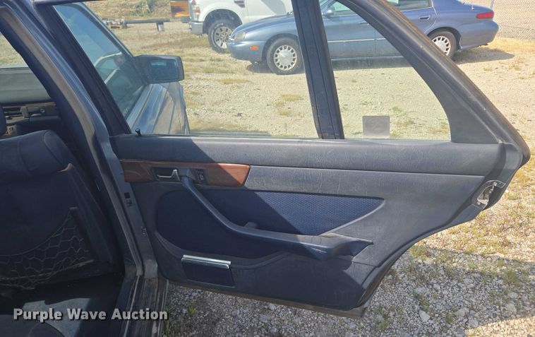 image for item EV1662 1987 Mercedes-Benz  300 SDL Turbo 