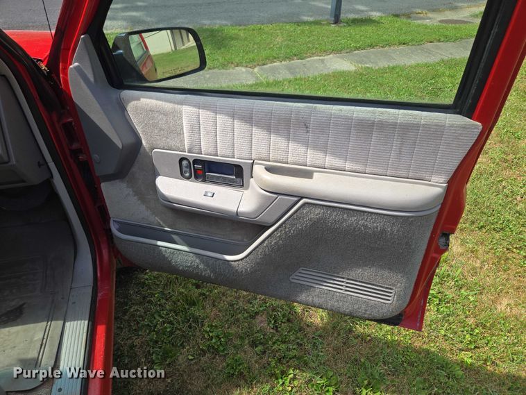 image for item EV1713 1993 Chevrolet K1500 Blazer SUV