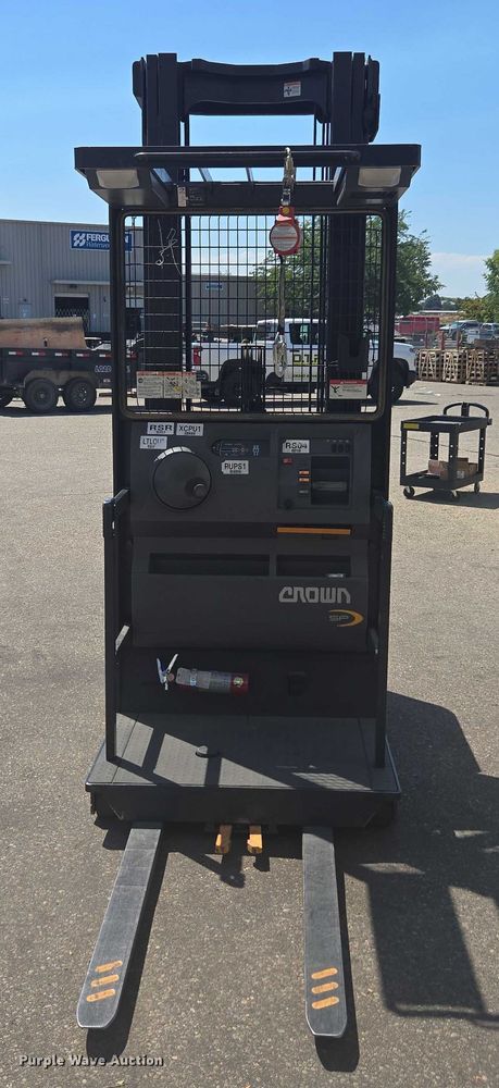 image for item FB9465 2016 Crown SP3520-30 order picker