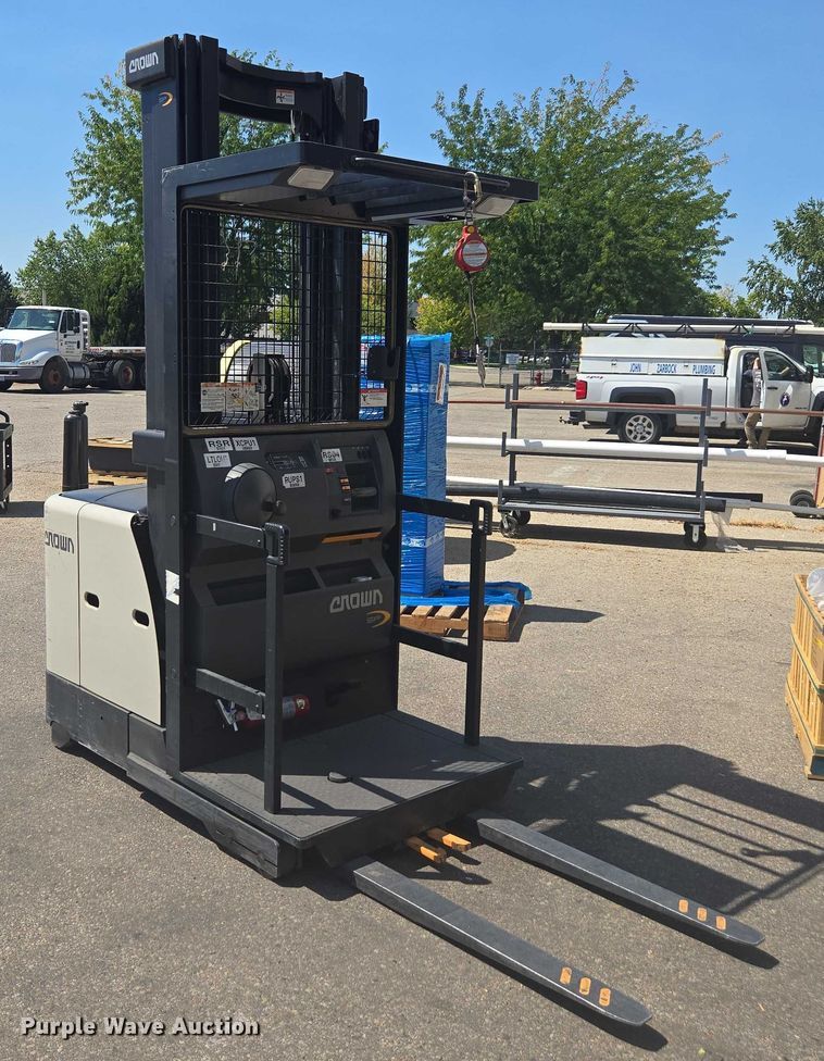 image for item FB9465 2016 Crown SP3520-30 order picker