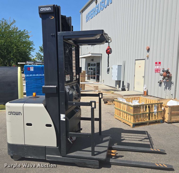 image for item FB9465 2016 Crown SP3520-30 order picker