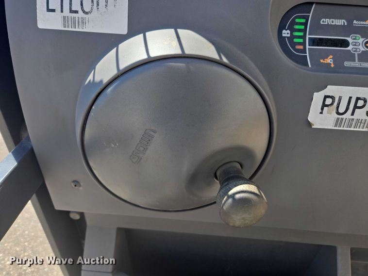 image for item FB9465 2016 Crown SP3520-30 order picker