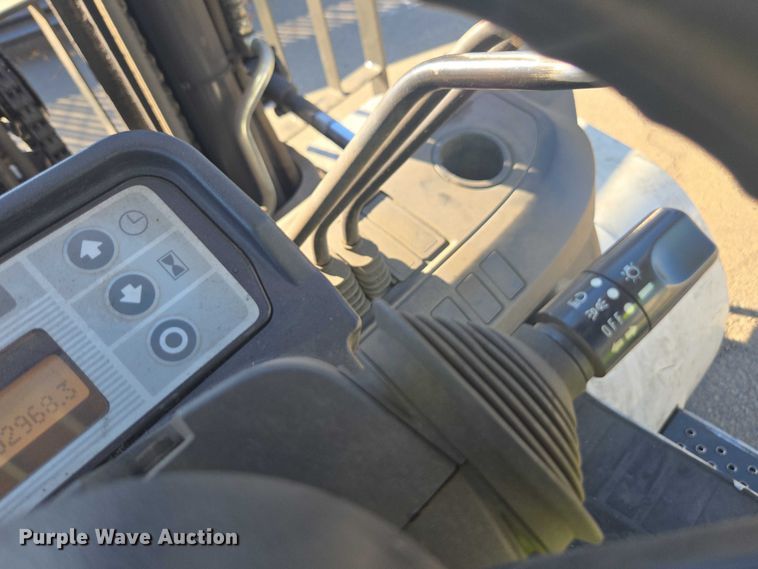 image for item FB9466 2014 Nissan 80 forklift