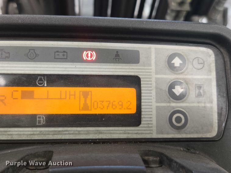 image for item FB9467 2017 UniCarriers CFS40 forklift