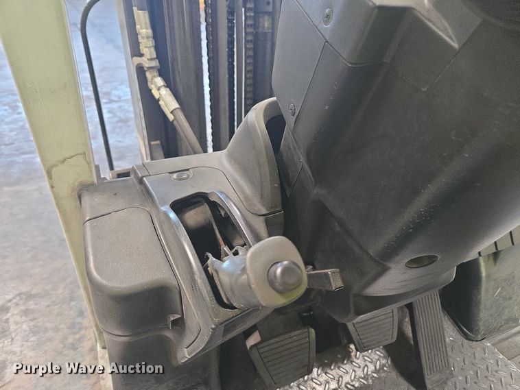 image for item FB9467 2017 UniCarriers CFS40 forklift