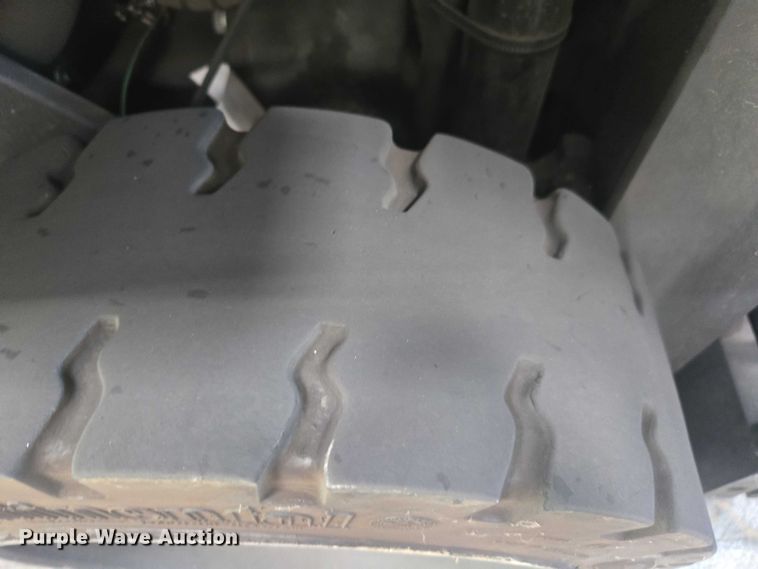 image for item FB9467 2017 UniCarriers CFS40 forklift