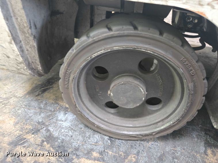 image for item FB9467 2017 UniCarriers CFS40 forklift